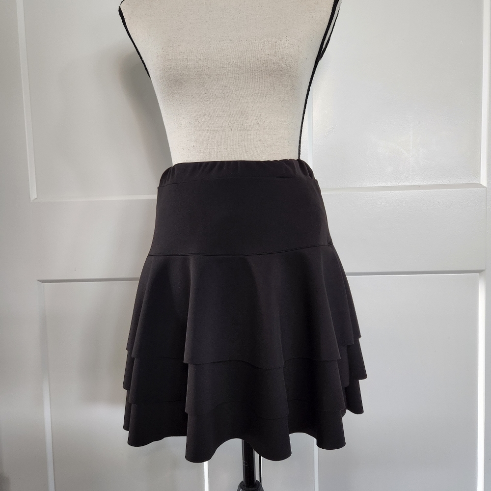 🍉 Black Skirt / Skort - Picture 2 of 4